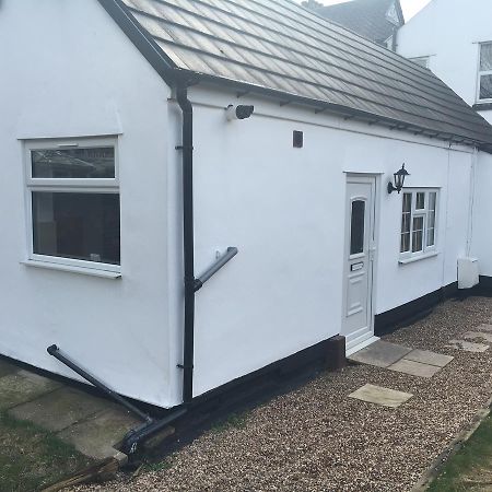 Manor Bungalow Walsall Esterno foto