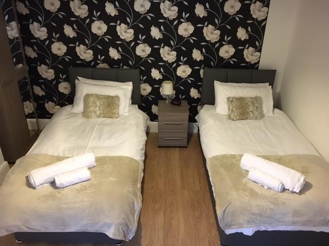 Manor Bungalow Walsall Esterno foto